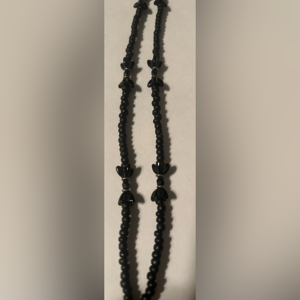 Black and Iridescent Beaded Eyeglass Holder/Lanyard Necklace (glasses not incld) - Picture 5 of 6